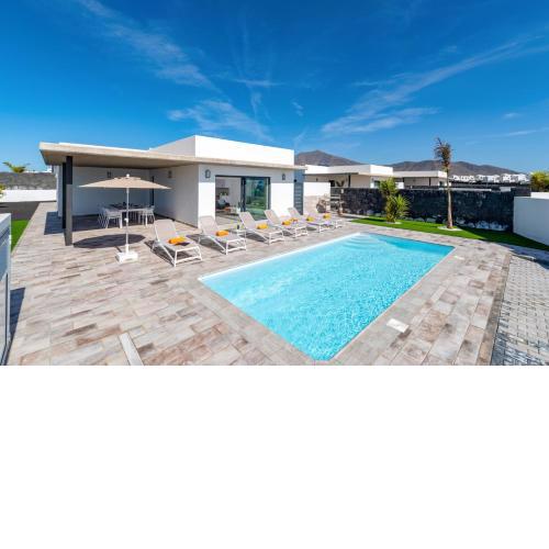Villa Sibisse by Villa Plus