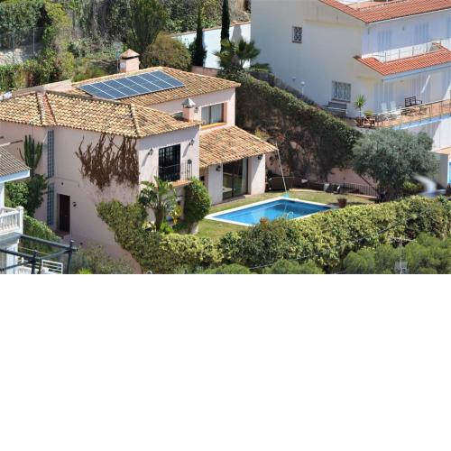 Villa Sitges Julia Vista Espectacular 2 k m s de la Playa Comoda & Area Tranquila Amplitud interior y plana
