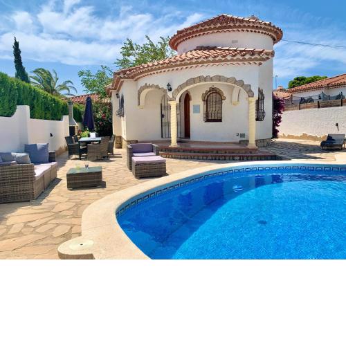 Villa Sonrisa de Oro - private swimming pool