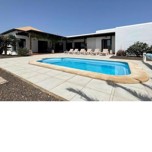 Villa spacieuse et lumineuse avec piscine Chauffée