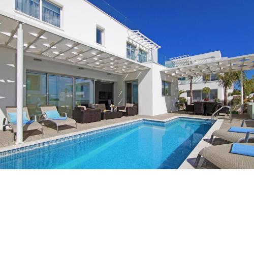 Villa Sunday