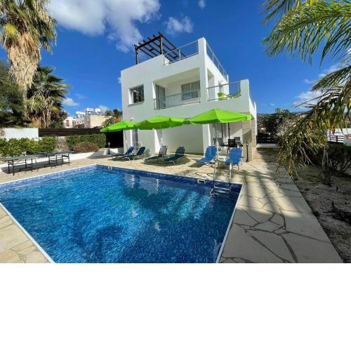 Villa Sunny Breeze In A Prime Spot Near Everything