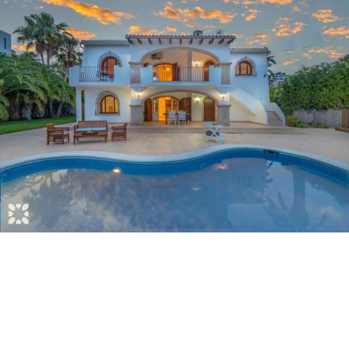 Villa Tabarca by Abahana Villas