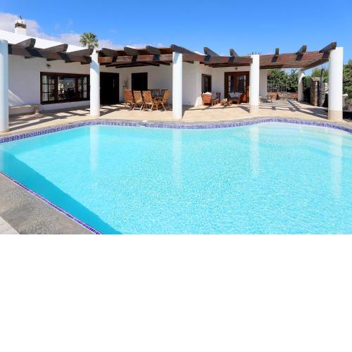 Villa Tamsin with sea views