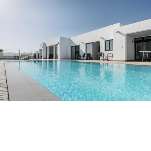 Villa Tendereteros - 4 Bedrooms large pool and hot tub