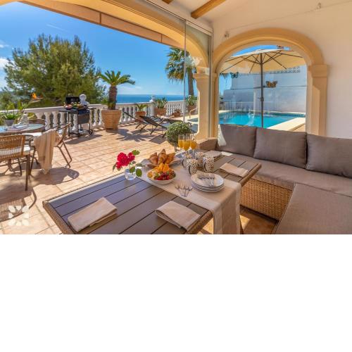 Villa Teuladi by Abahana Villas