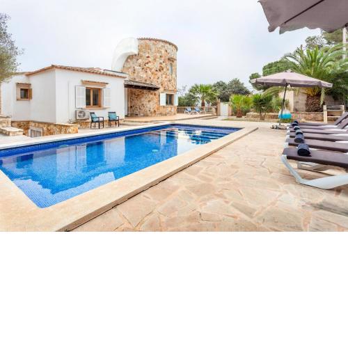 Villa Torre Mar with swimming pool and 100m to the beach