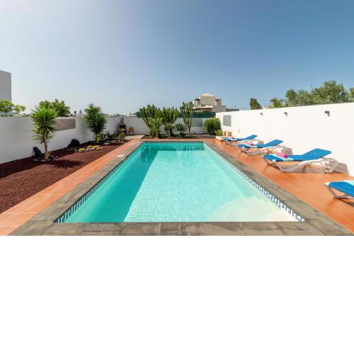 Villa Tropical by Villa Plus