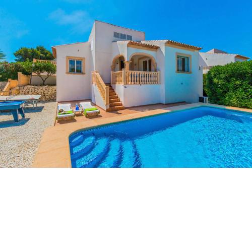 Villa Valeta by Villa Plus