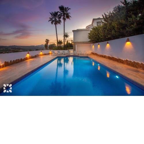 Villa Vermell by Abahana Villas