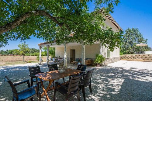Villa Viñedo - Agradable Villa Rústica con Jardín