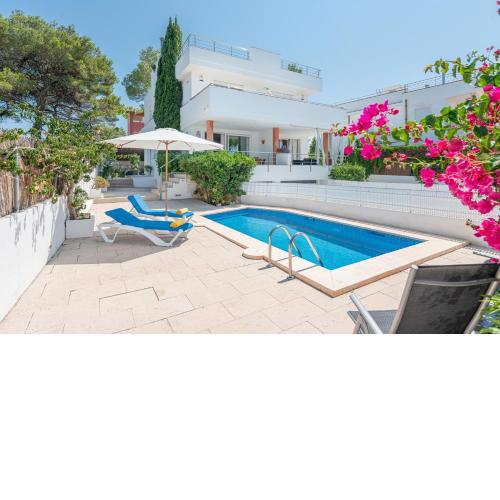 Villa Violeta for 8 with swimming pool and beach views