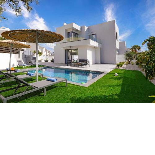 Villa Vitalia - 3 En-suite Beds with Private Pool