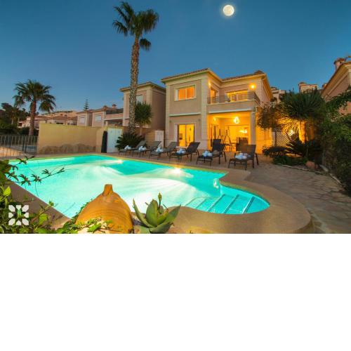 Villa Wagner by Abahana Villas