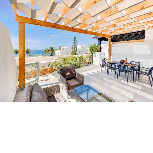 Villa Wave Blue by Ezoria Villas