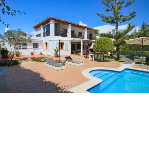 Villa Wicker by Eivillas