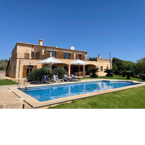 Villa with 50m2 pool close to Golf Vall dOr and Portocolom