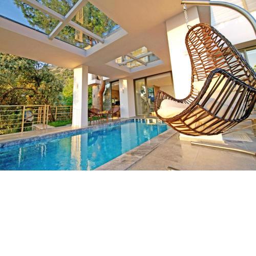 Villa With a Private Heated Pool, Jacuzzi, Overlooking Spectacular Views Of The Sea