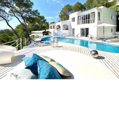 Villa with Amazing views over the Hill