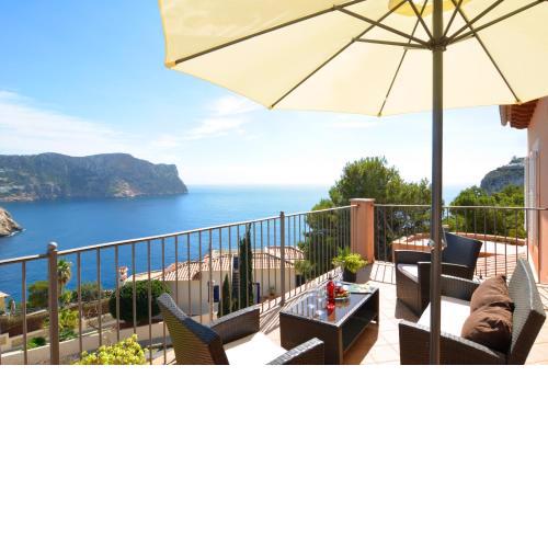 Villa With Enchanting Sea Views And Pool For 7 Guests