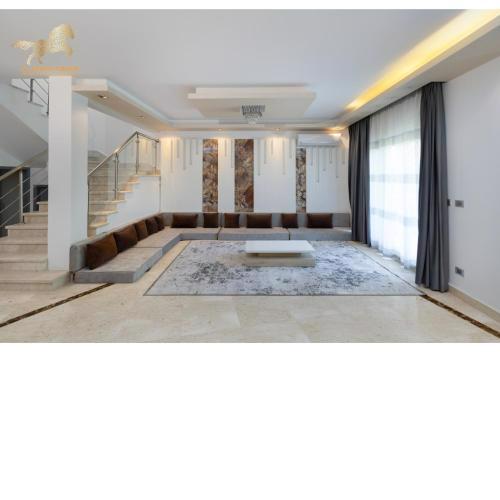 villa with garden in beverly hills (bel air)
