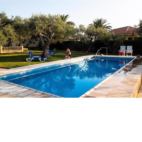 Villa with great pool dog friendly