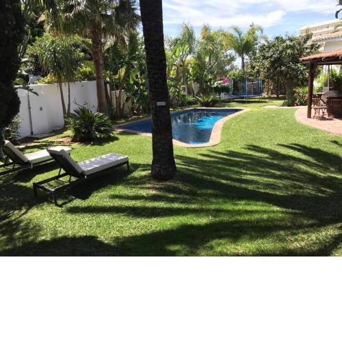 Villa with Heated Pool and Jacuzzi close to Puerto Banus and Beach