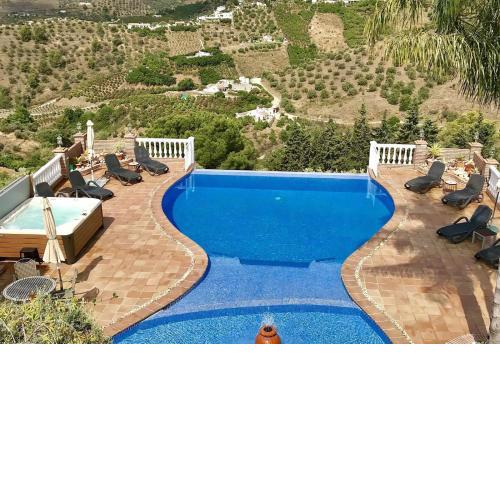 Villa With Infinity Pool Hot Tub