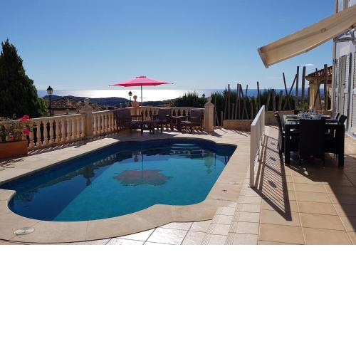 Villa with panoramic sea views