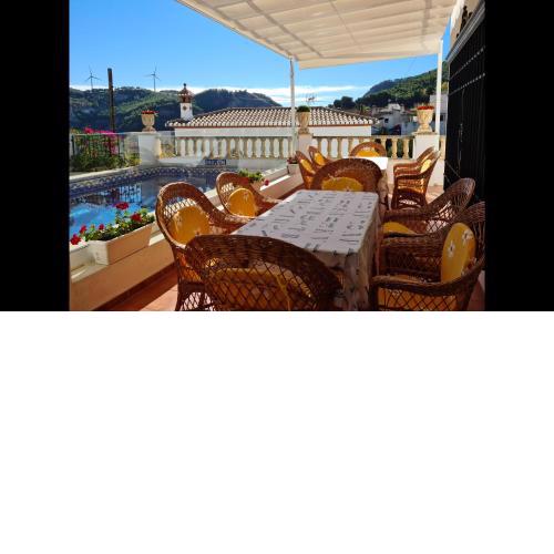 Villa with pool, air conditioning and Wi-Fi