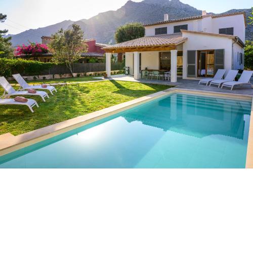 Villa with pool near the beach in Cala San Vicente by Renthousing
