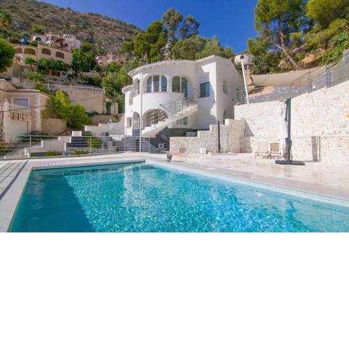 Villa with private pool - MV 3806