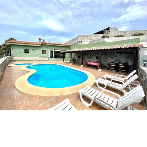 Villa with private pool and great view of the Atlantic Ocean