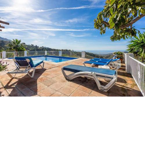 Villa with private pool and magnificent sea views