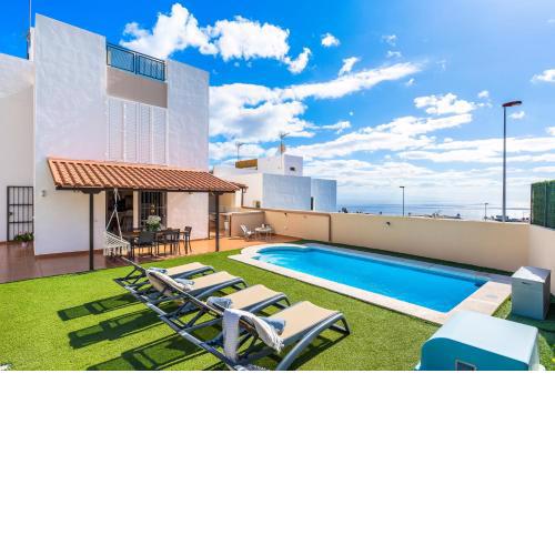 Villa with private pool and workspace