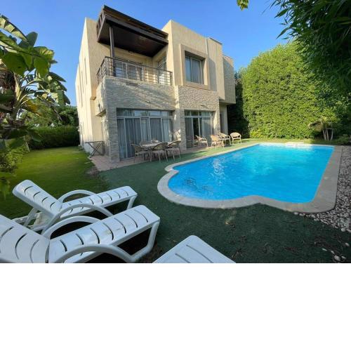 villa with private pool in beverly hills allegria
