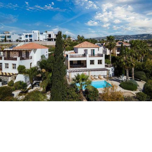 Villa with Private Pool in Coral bay