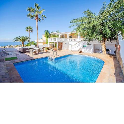Villa with Private Pool, Jacuzzi & 360° Sea Views