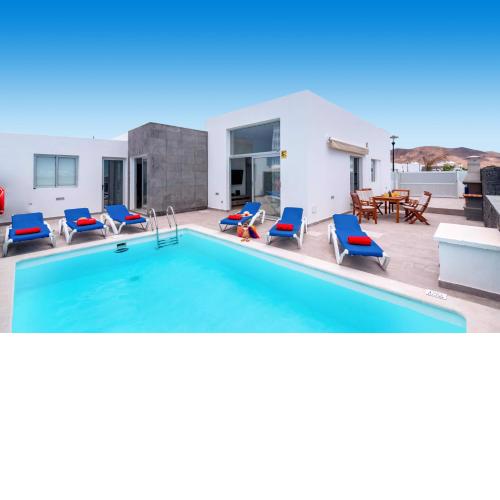 Villa with sea view and private swimming pool
