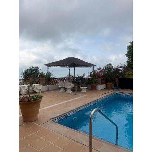 Villa with swimming pool and nature
