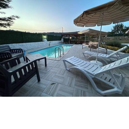 Villa with Swimming Pool