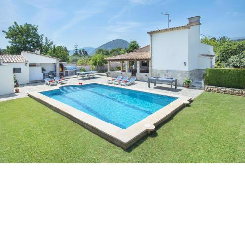Villa Yesero by Villa Plus