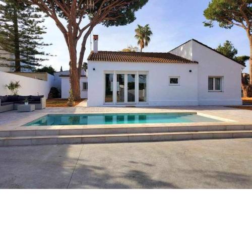 Villa Yoli 26 con Piscina y Jardin cerca de la Playa