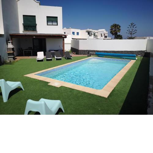 VillaAntonia private huge heated pool and super fast wifi
