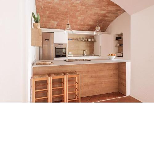 Village house with pool in the center of Begur