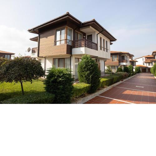 Villas in Complex Trakiyskiy Bryag