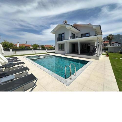 Villa's Tomris