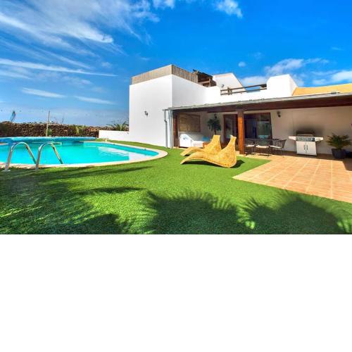 VillaTommy heated pool, hottub, fast wifi