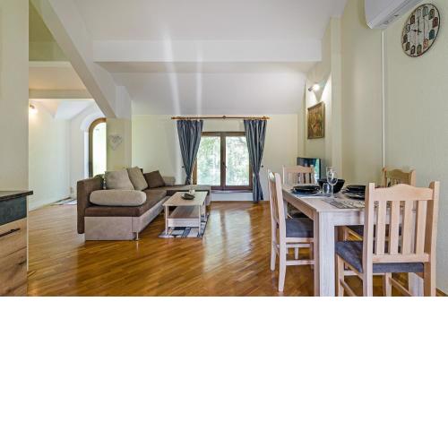 Vintage House 3