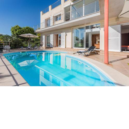 Vistafar - Private Pool & Only 50m to the Sea
